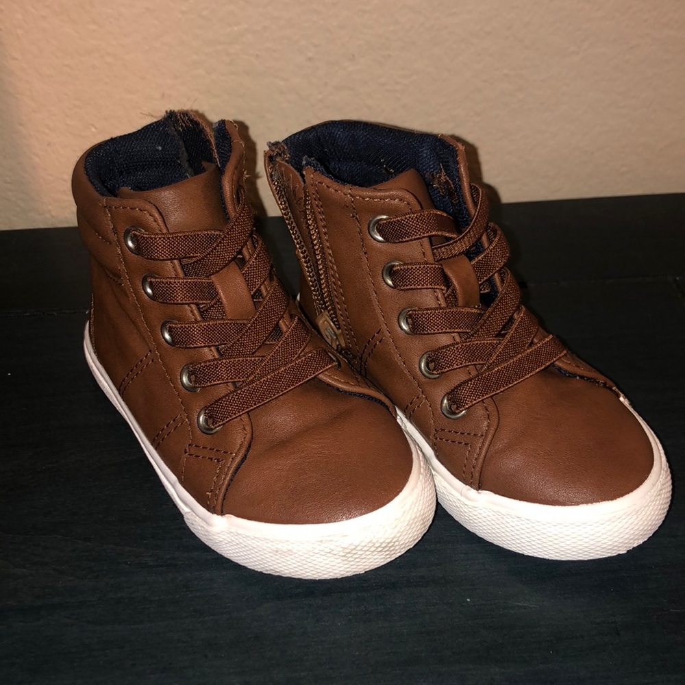 Brown toddler boots